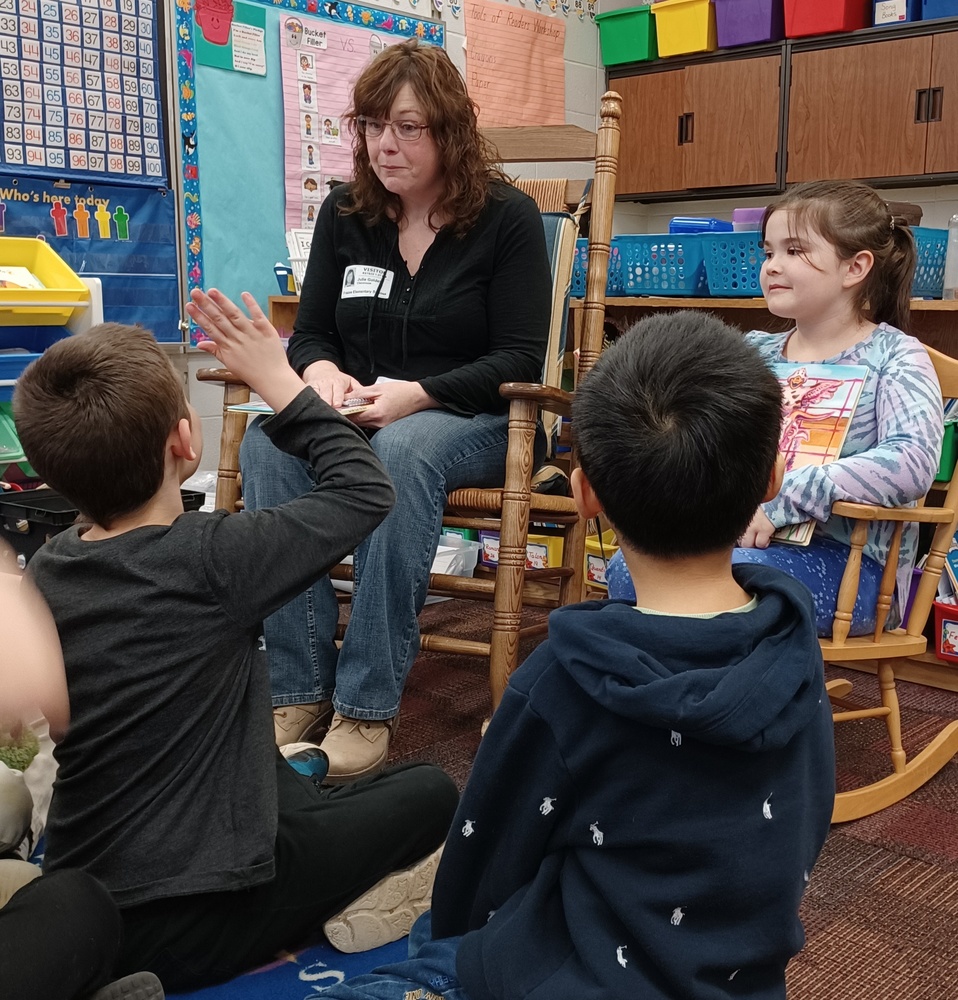 Author, Julie Suttle Visits Frazee's Kindergarten Classes
